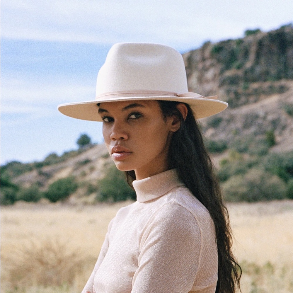 Lack of color ivory Zulu Hat NWT